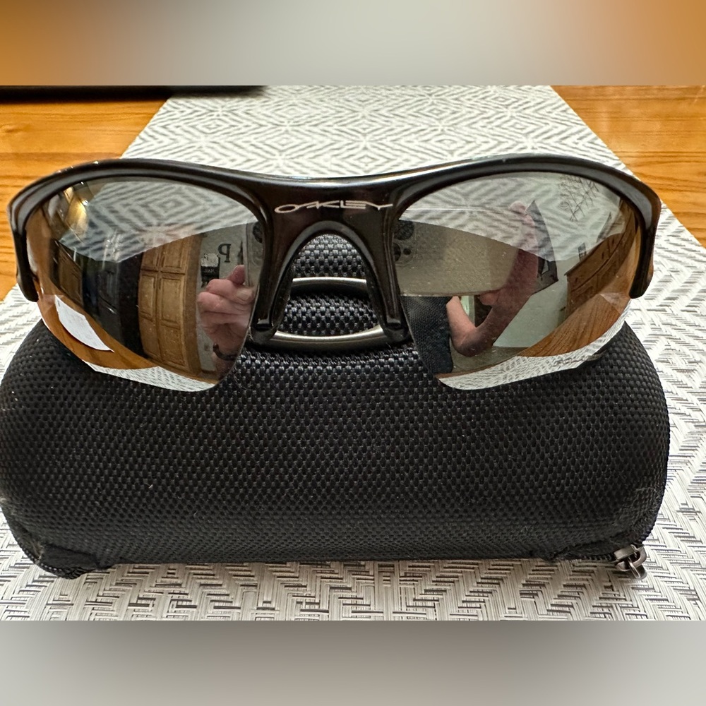 Polarized OAKLEY FLAK Sunglasses with Case
